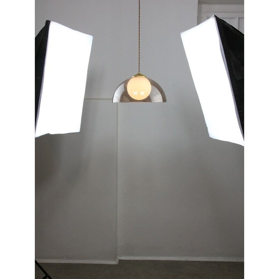 Image 1 of Lampe suspendue Space Age en laiton et opaline, Italie