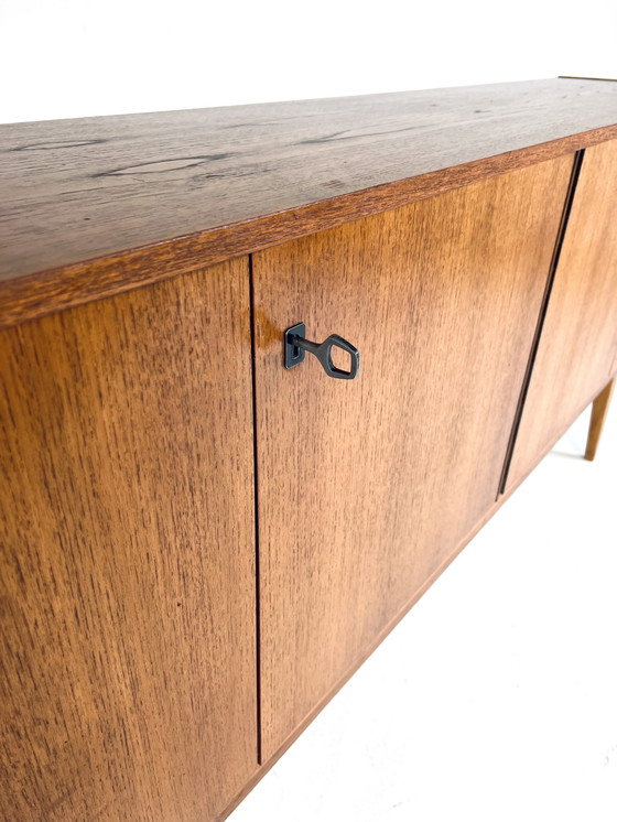 Image 1 of Buffet vintage en noyer 1960