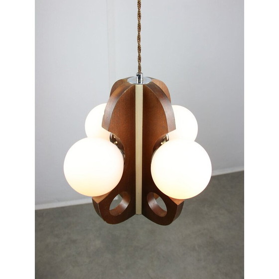 Image 1 of Lustre vintage en acier chromé et verre opalin, 1960