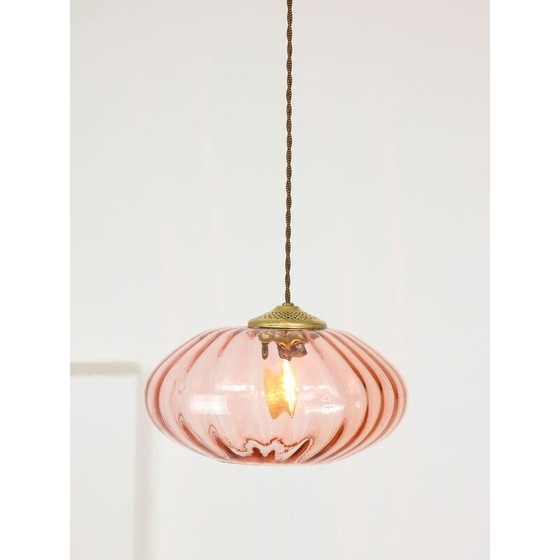 Image 1 of Lampe suspendue vintage en laiton et verre