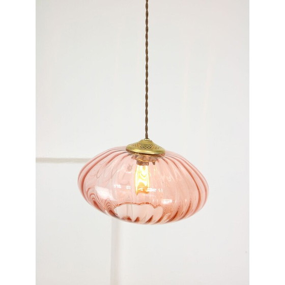 Image 1 of Lampe suspendue vintage en laiton et verre
