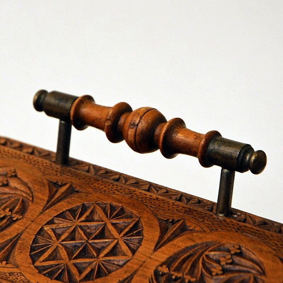 Image 1 of Plateau vintage en bois sculpté, 1930