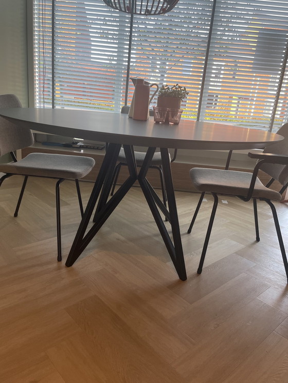 Image 1 of Studio Henk Table ronde 140Cm Butterfly Quadpod