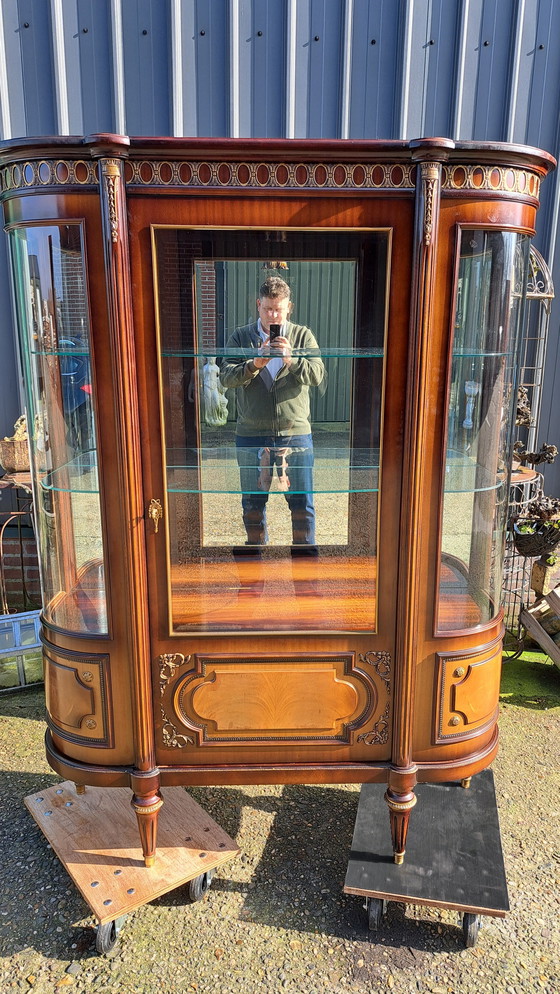 Image 1 of Vitrine classique, vaisselier Dim. 140 x 50cm et 190cm de haut.