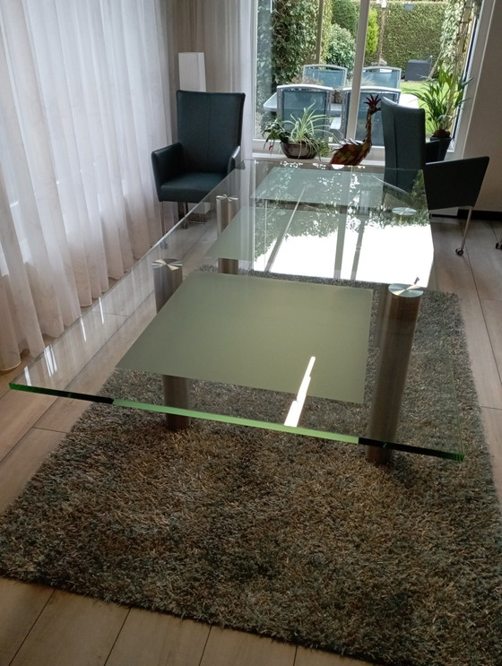 Image 1 of Table à manger moderne en verre