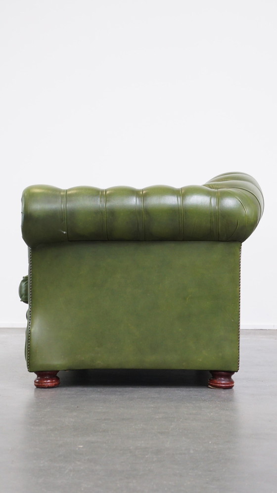 Image 1 of Canapé Chesterfield 2,5 places en cuir de boeuf vert