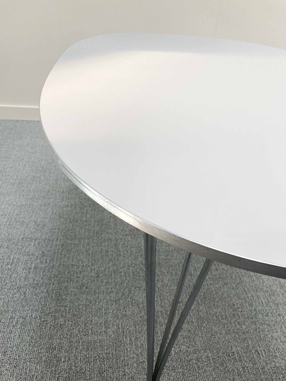 Image 1 of Table Fritz Hansen B613