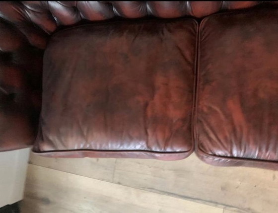 Image 1 of Canapé Chesterfield rouge