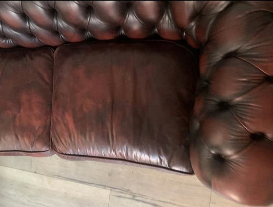 Image 1 of Canapé Chesterfield rouge