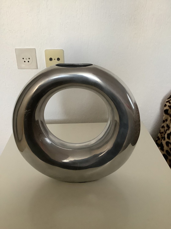 Vase brutaliste – polished steel (photo 5 of 6)