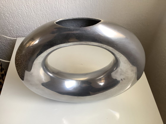 Vase brutaliste – polished steel (photo 2 of 6)