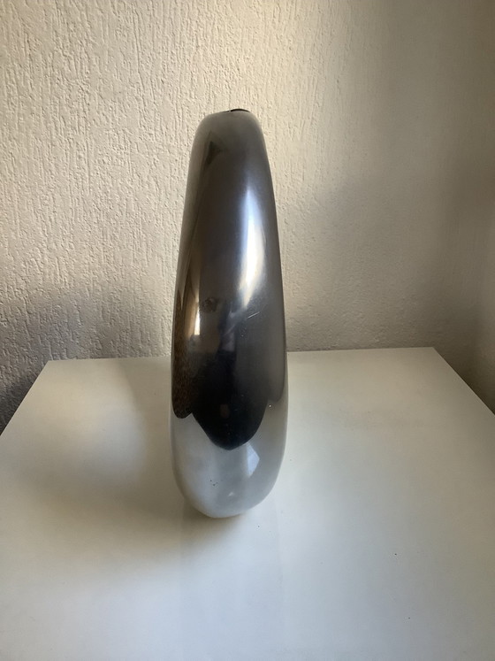Vase brutaliste – polished steel (photo 3 of 6)