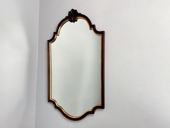 Image 1 of Grand miroir vintage encadré de bois sculpté