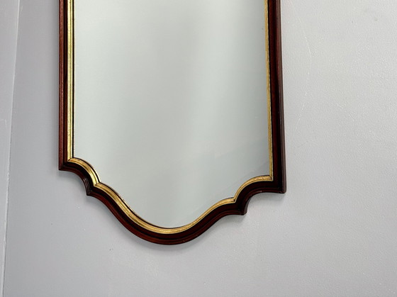 Image 1 of Grand miroir vintage encadré de bois sculpté