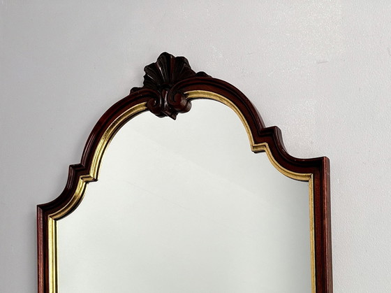 Image 1 of Grand miroir vintage encadré de bois sculpté