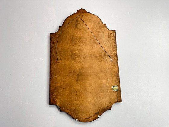 Image 1 of Grand miroir vintage encadré de bois sculpté