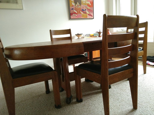 Table et chaises de salle à manger de l'école d'Amsterdam