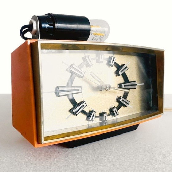 Image 1 of Réveil vintage Mid Century Metamec orangé avec lumière