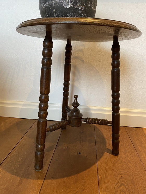 Image 1 of Table d'appoint ronde à trépied