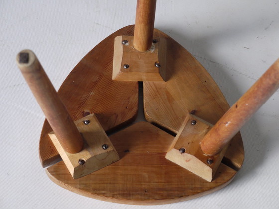 Image 1 of Tabouret scandinave vintage tripode en pin et hêtre