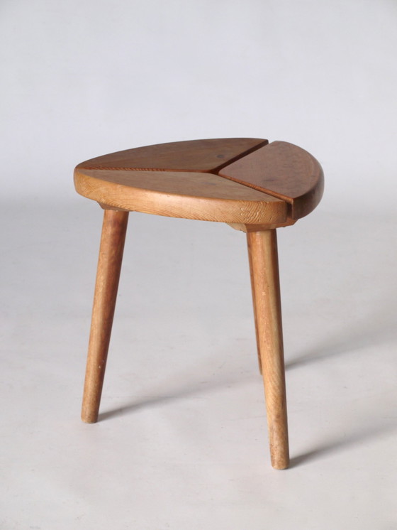 Image 1 of Tabouret scandinave vintage tripode en pin et hêtre