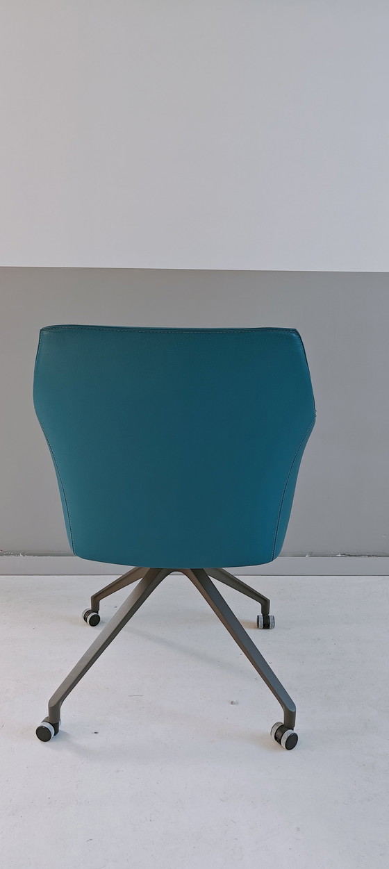 Image 1 of 2x Leolux Mara Twist Chair