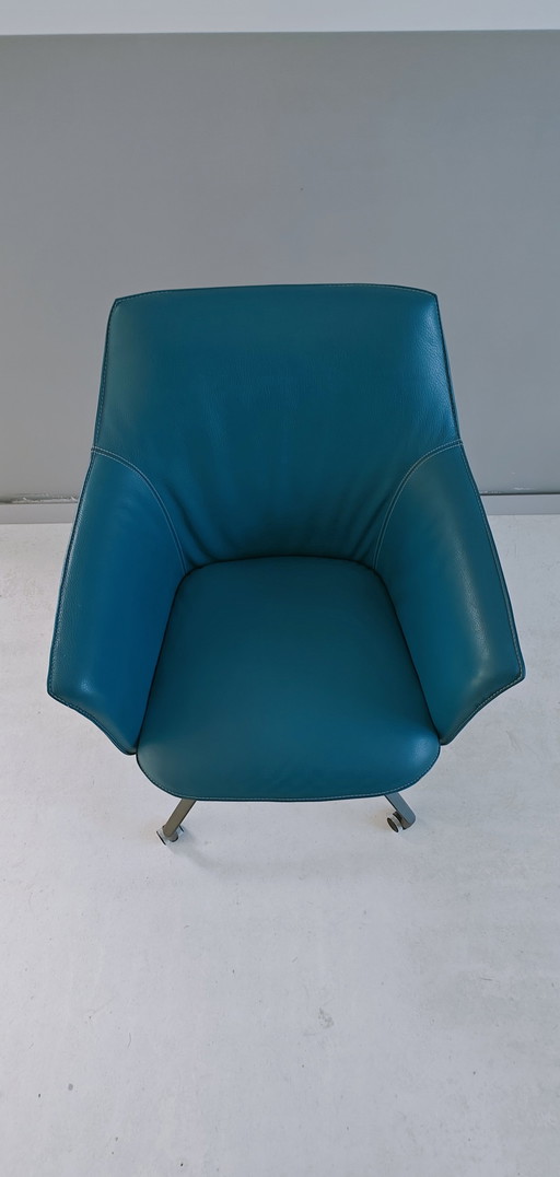 2x Leolux Mara Twist Chair