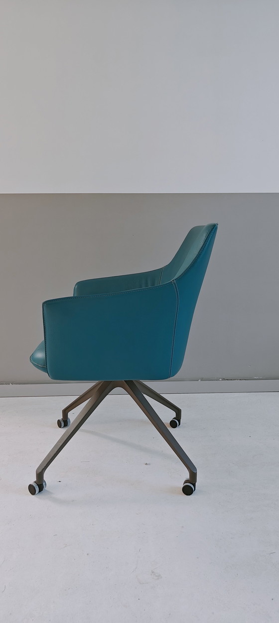 Image 1 of 2x Leolux Mara Twist Chair