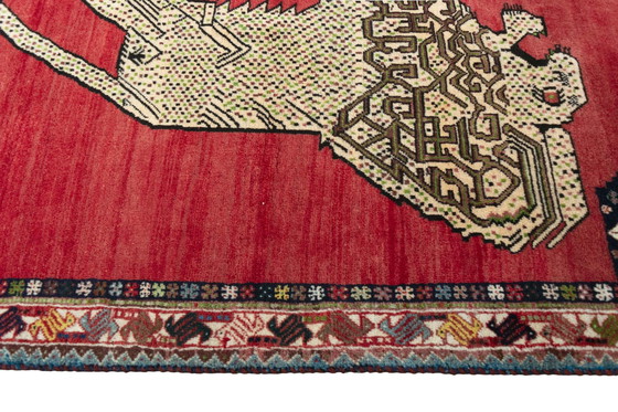 Image 1 of Tapis Gabbeh noué à la main 141 X 113 cm Ghashghaï - Motif lion