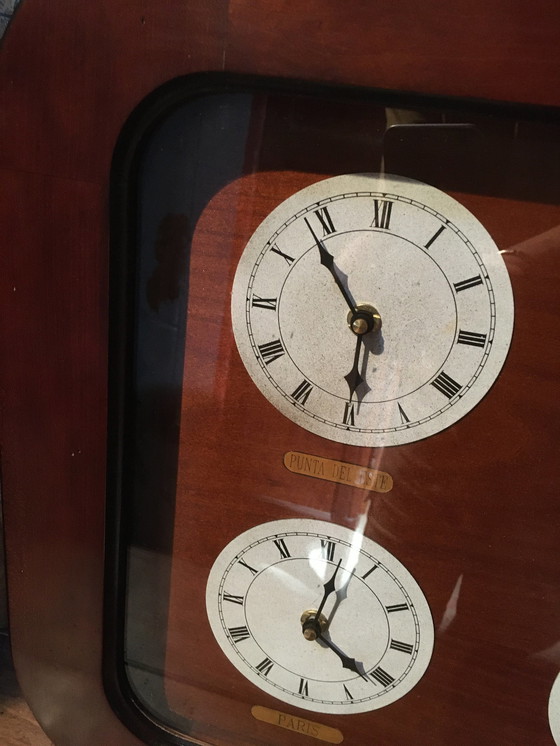 Image 1 of Horloge fuseau horaire vintage en merisier massif "Félix Monge