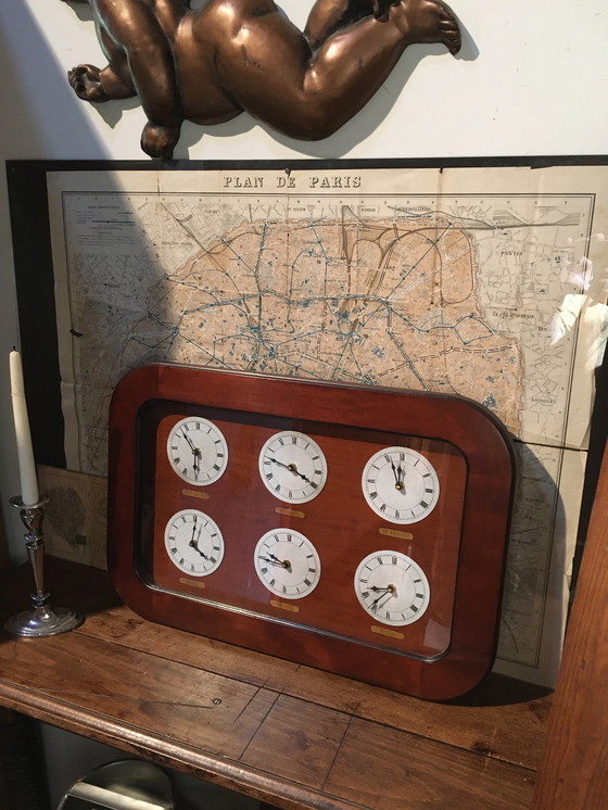 Image 1 of Horloge fuseau horaire vintage en merisier massif "Félix Monge