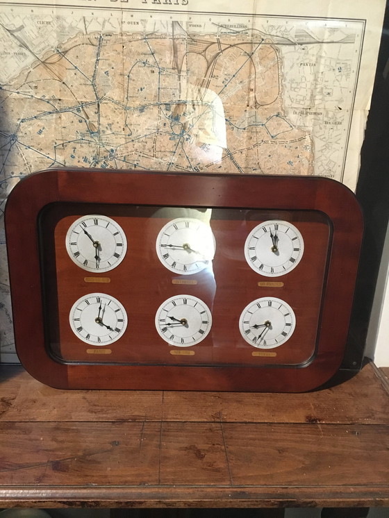 Image 1 of Horloge fuseau horaire vintage en merisier massif "Félix Monge