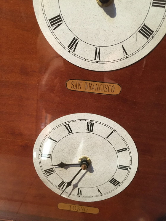 Image 1 of Horloge fuseau horaire vintage en merisier massif "Félix Monge