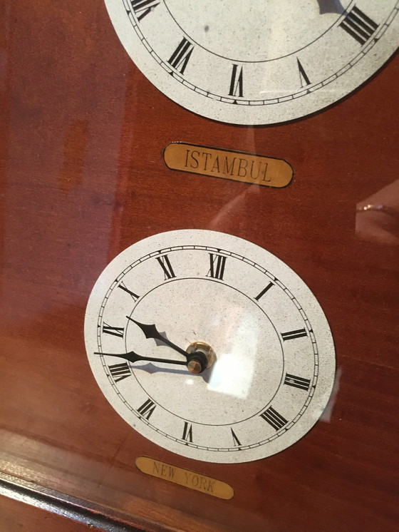 Image 1 of Horloge fuseau horaire vintage en merisier massif "Félix Monge