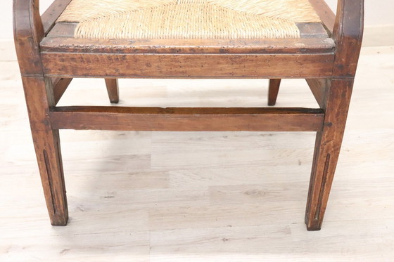 Image 1 of Fauteuil rustique ancien en bois avec assise en paille