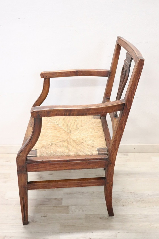 Image 1 of Fauteuil rustique ancien en bois avec assise en paille