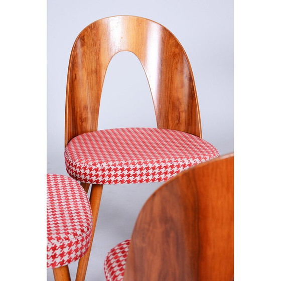 Image 1 of Ensemble de 4 chaises vintage en hêtre, noyer et tissu par Antonin Suman, Tchécoslovaquie 1950