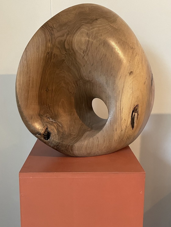 Image 1 of Anneau de Möbius en bois de noyer par le sculpteur ardennais Deman Christophe
