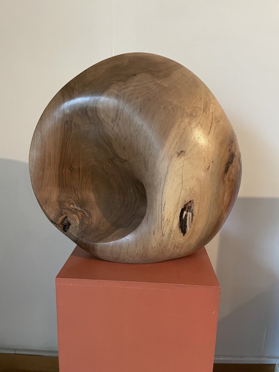 Image 1 of Anneau de Möbius en bois de noyer par le sculpteur ardennais Deman Christophe