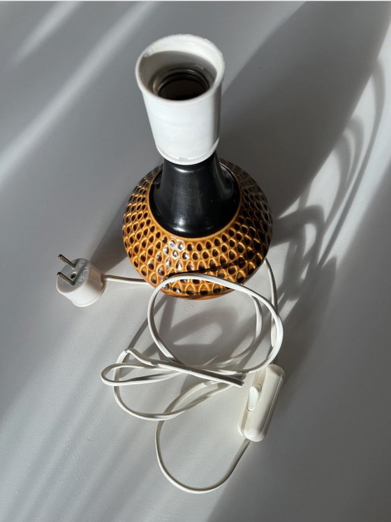 Image 1 of Lampe de table Søholm Einar Johansen, pied de lampe / lampe de table en céramique, émaillage en relief Danemark Vintage 1960S