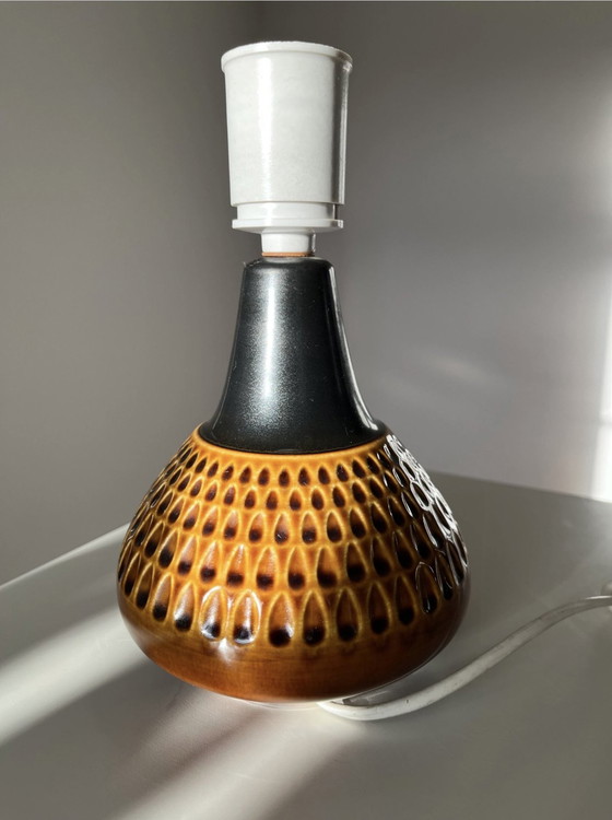 Image 1 of Lampe de table Søholm Einar Johansen, pied de lampe / lampe de table en céramique, émaillage en relief Danemark Vintage 1960S