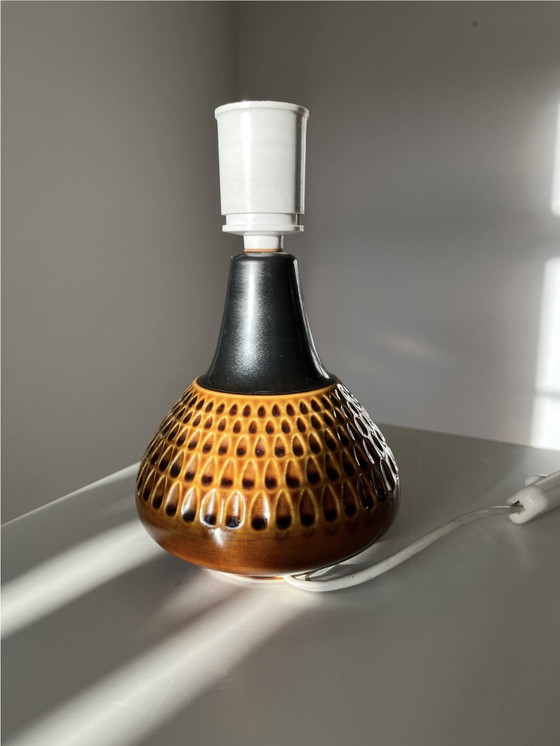 Image 1 of Lampe de table Søholm Einar Johansen, pied de lampe / lampe de table en céramique, émaillage en relief Danemark Vintage 1960S
