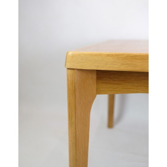 Image 1 of Table basse vintage en bois de chêne par Henning Kjærnulf pour Vejle, 1960s