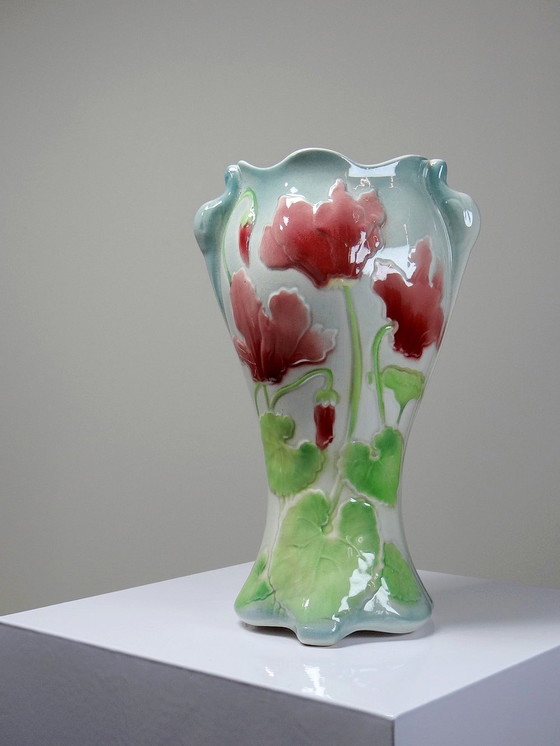 Image 1 of Vase Faïence De St Clément Barbotine Cyclamens Ancien Années 1900-1920