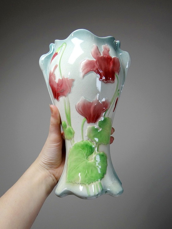 Image 1 of Vase Faïence De St Clément Barbotine Cyclamens Ancien Années 1900-1920