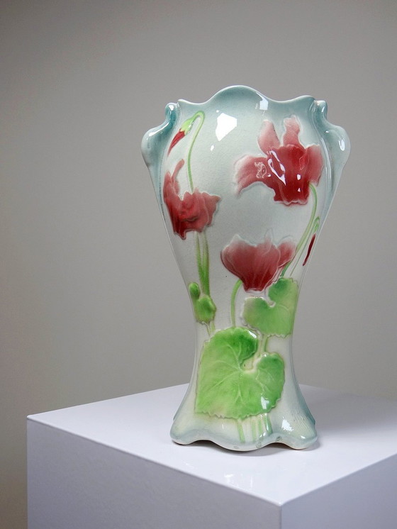 Image 1 of Vase Faïence De St Clément Barbotine Cyclamens Ancien Années 1900-1920