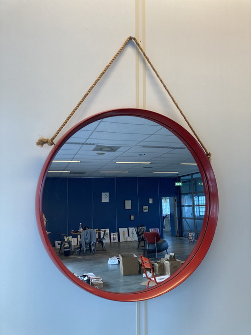 Miroir rond vintage en bois rouge