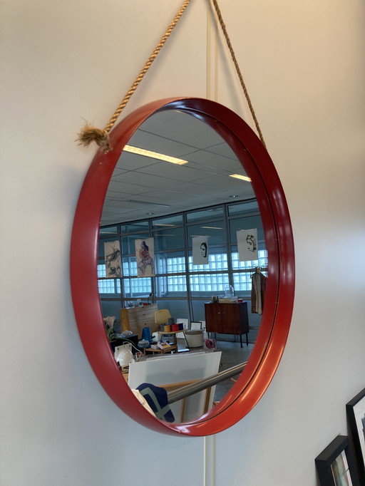 Miroir rond vintage en bois rouge