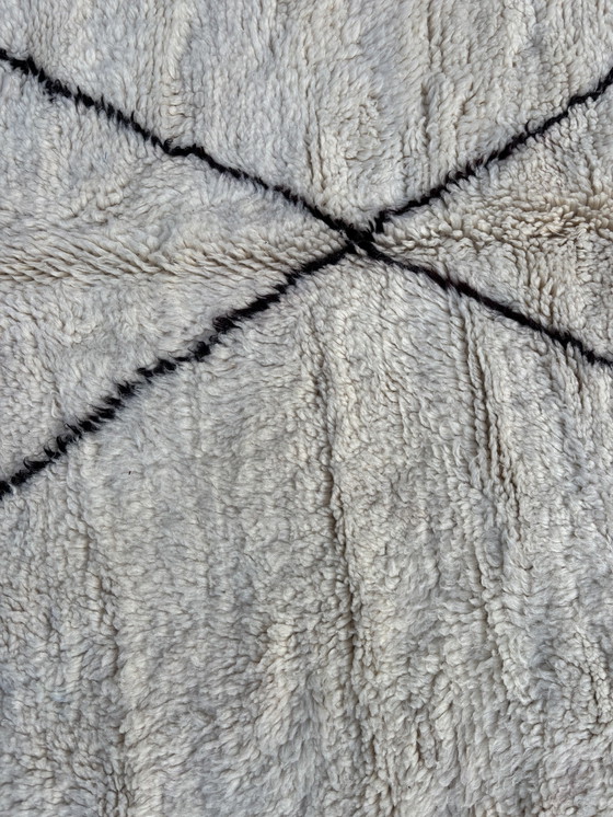 Image 1 of Tapis Beni Ouarain En Laine Naturelle - Design Losanges Noirs