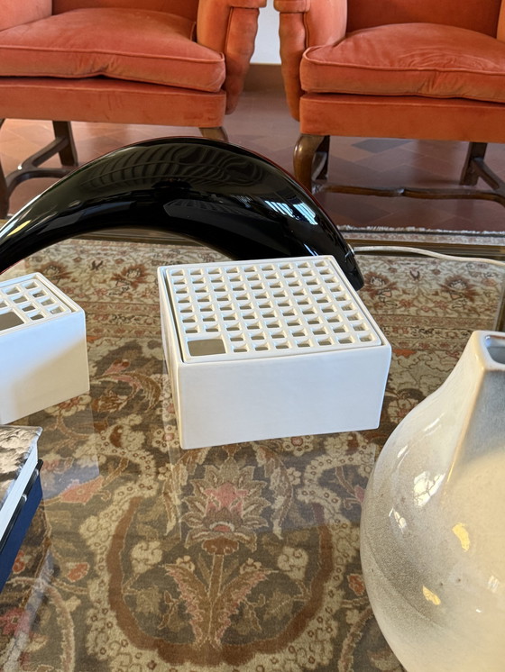 Image 1 of Studio Opi, White Space Age Mod. Vase / Cendrier Ikebana en céramique, Gabbianelli Italie Ca. 1970